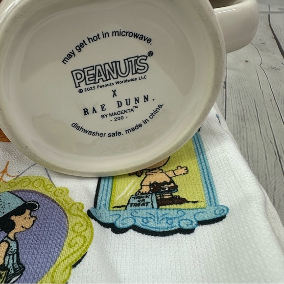 NWT rae dunn Peanuts vampire snoopy mug with coordinating kitchen towel set - Picture 7 of 9